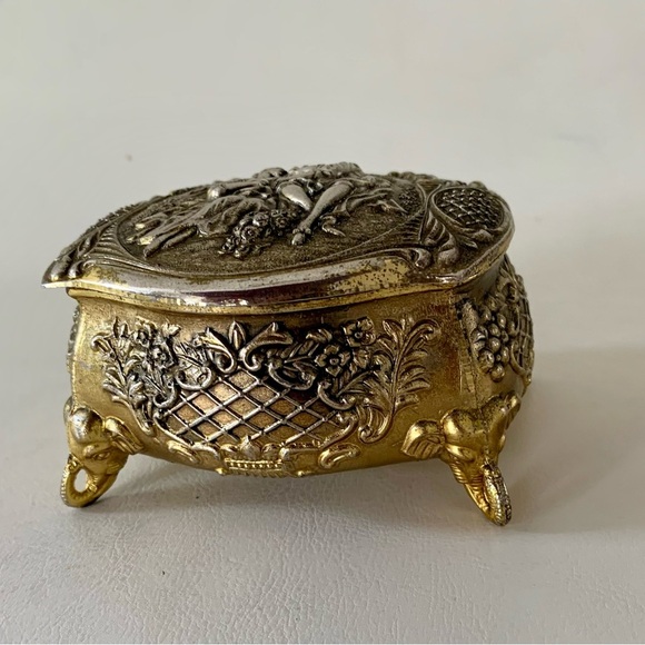 Vintage metal trinket jewelry box - Picture 3 of 12